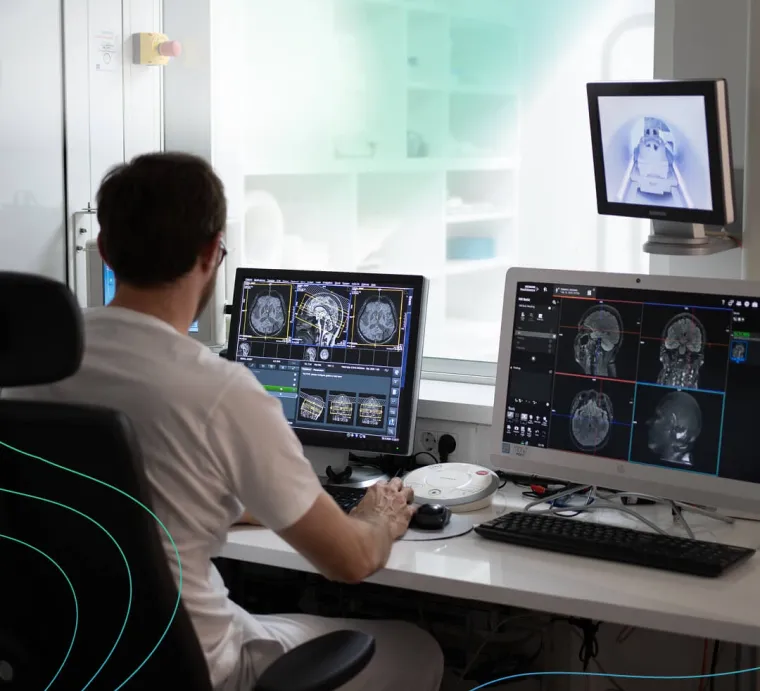 MDT&T — Radiolog pri odčitavanju slikovne diagnostike